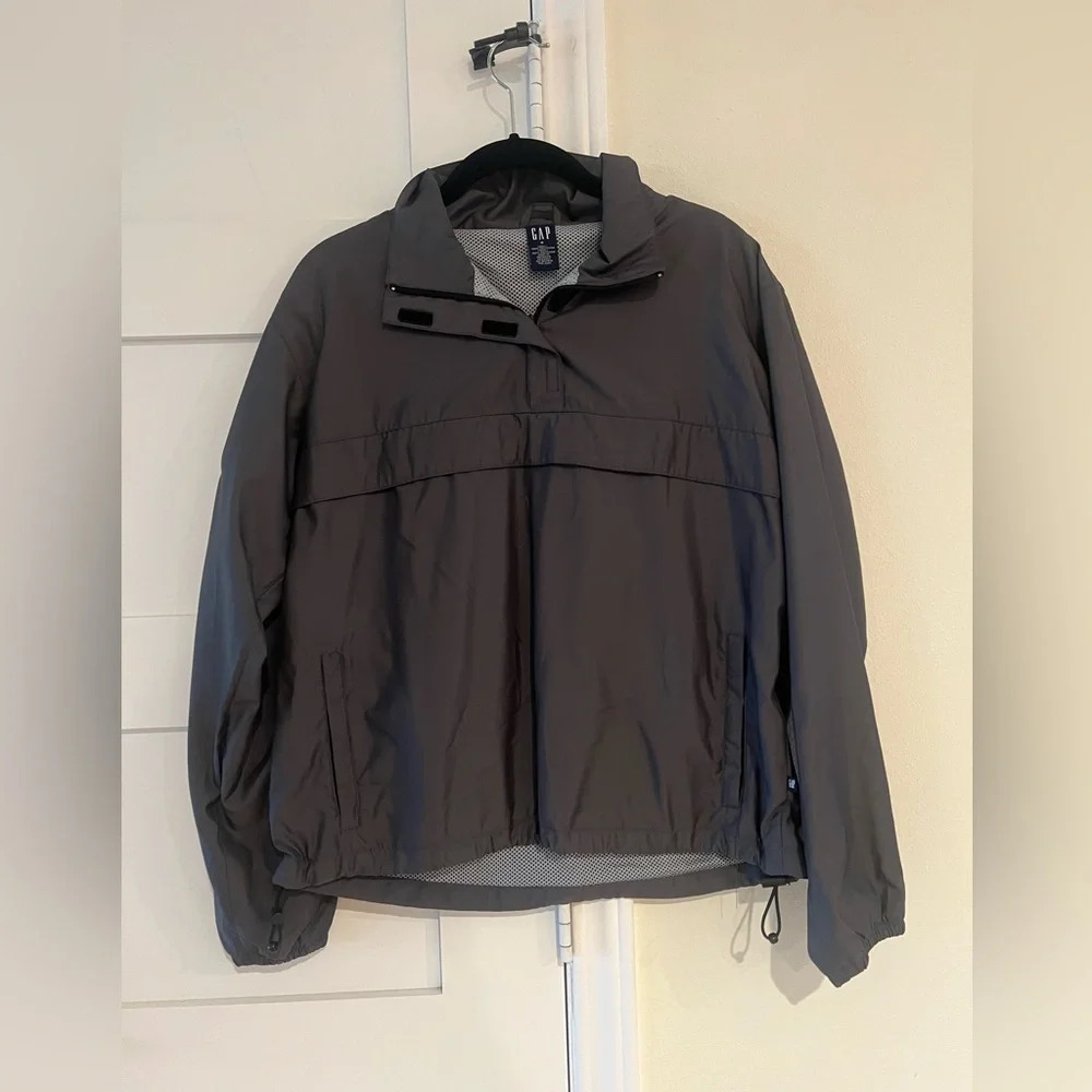Gap Gray Rain Jacket 4 Pockets Elastic Cuffs & Drawstring Bottom Size Small EUC